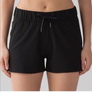 Lululemon On The Fly Short *Woven *2.5" Black Size 10
